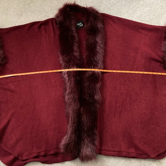 Knit Cape with Faux Fur Trim – One Size - Picture 5 of 6